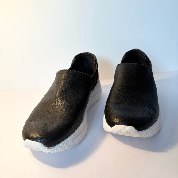 Kelly & Katie Black Slip-On Shoes, size 6.5 - Picture 2 of 5